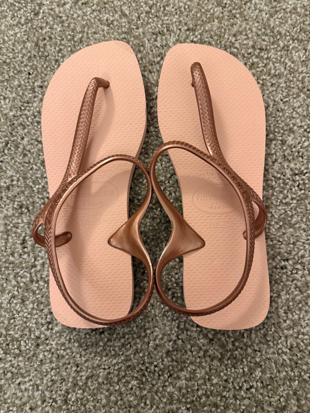 Havaianas Rose Gold Flash Urban Sandals - Women's Size 9/10